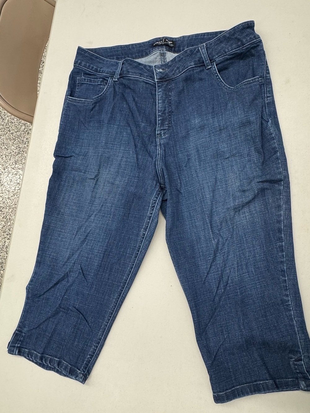 Riders by Lee Women's Dark Blue Denim Mid Rise Capris Jeans